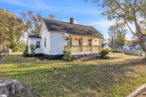 200 Wright St, Laurens, SC 29360