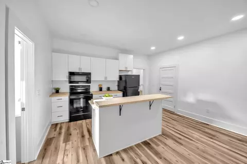 Kitchen - 200 Wright St, Laurens, SC 29360 photo 1 of 3