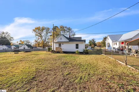 Exterior - 200 Wright St, Laurens, SC 29360 photo 2 of 6