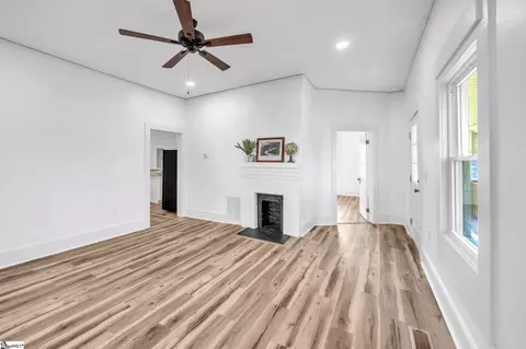 Living - 200 Wright St, Laurens, SC 29360 photo 3 of 3