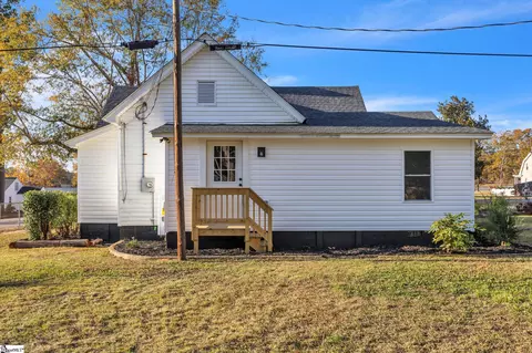 Exterior - 200 Wright St, Laurens, SC 29360 photo 1 of 6
