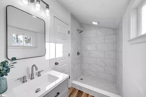 Bath - 200 Wright St, Laurens, SC 29360 photo 1 of 1