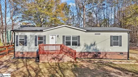 122 Lakeside Dr, Taylors, SC 29687