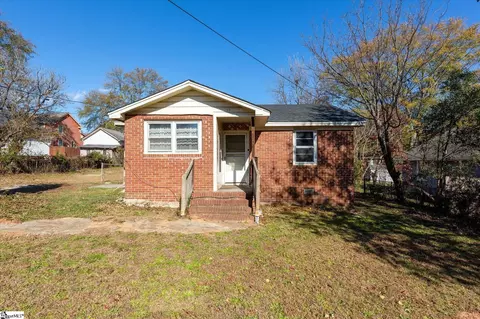 15 Lermann Dr, Greenville, SC 29605