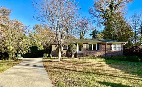18 Brentwood Dr, Greenville, SC 29609