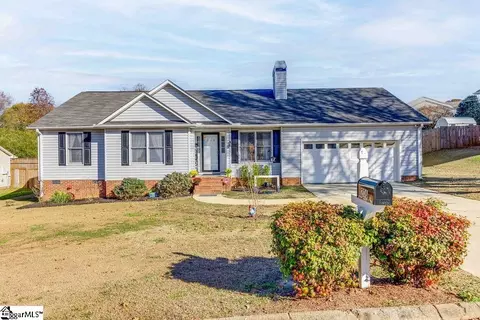 206 Foxfire Dr, Simpsonville, SC 29680