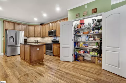 Kitchen - 4 Barnstable Ct, Greer, SC 29650 photo 3 of 3