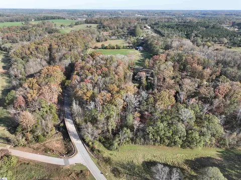 102 Benfields Rdg, Williamston, SC 29697 photo 3