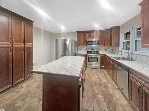 204 Robinall Dr, Easley, SC 29642 photo 6
