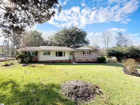 15 Glenwood Ave, Williamston, SC 29697