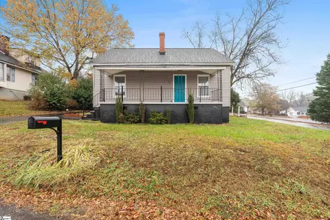 207 S 9th St, Easley, SC 29640