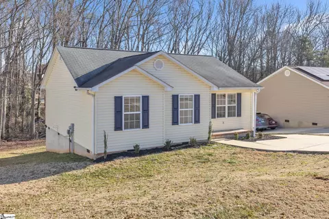 102 Tamelia Ct, Greer, SC 29650