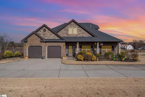 124 W Longfield Ln, Woodruff, SC 29388