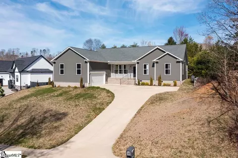 712 Rock Cliff St, Greenville, SC 29617