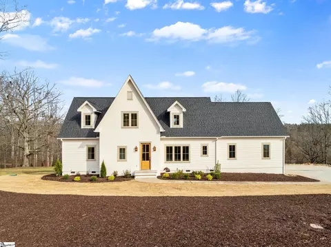5 Elizabeth Cir, Travelers Rest, SC 29690