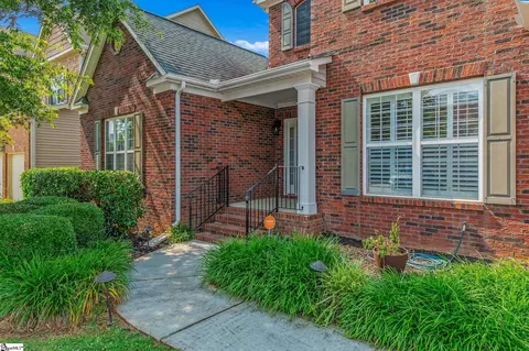 118 Creek Shoals Dr, Simpsonville, SC 29681