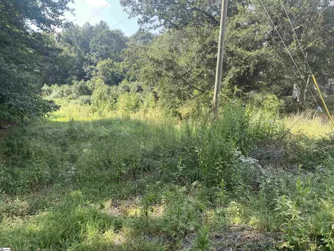 200 Fowler Cir, Mauldin, SC 29607 photo 2