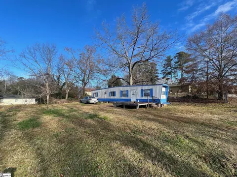 103 E Blue Ridge St, Landrum, SC 29356