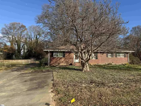 106 Keloy St, Spartanburg, SC 29301