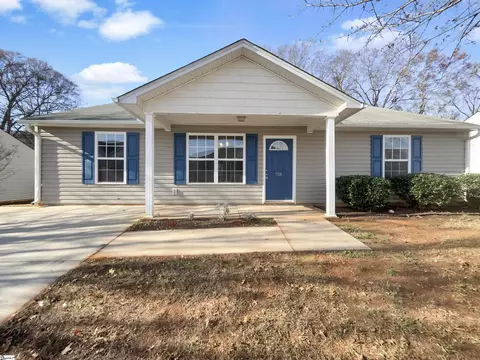 724 Cannonsburg Dr, Duncan, SC 29334