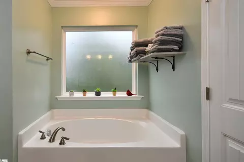 Bath - 222 Barry Dr, Greer, SC 29650 photo 3 of 5