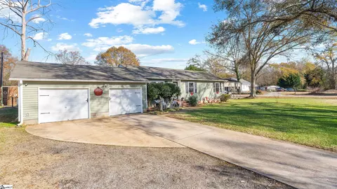 100 Hammett Store Rd, Lyman, SC 29365