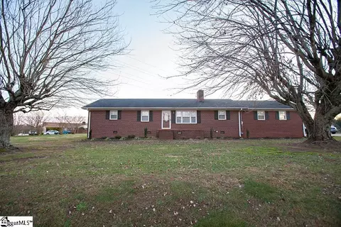 100 Roscoe Dr, Greer, SC 29651