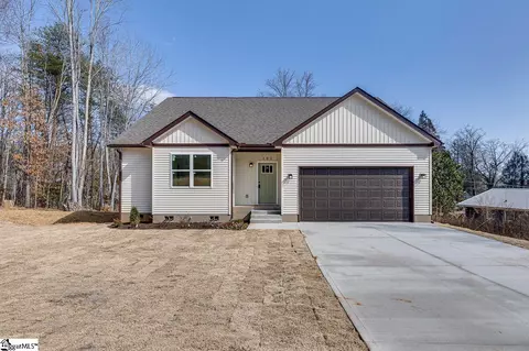 102 Chestnut Rd, Landrum, SC 29356