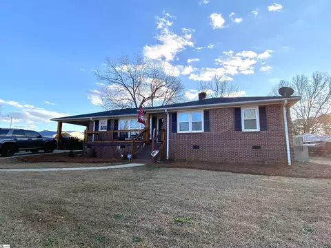 216 King Dixon St, Laurens, SC 29360