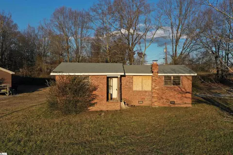 713 Woodside Ave, Fountain Inn, SC 29644