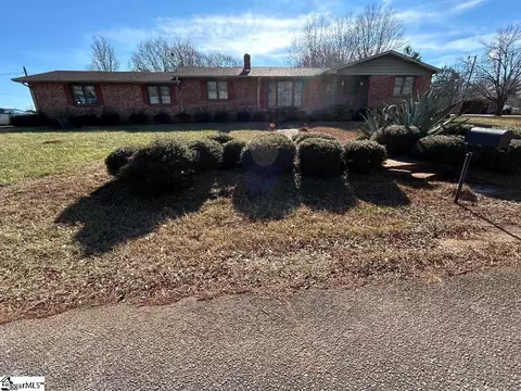 101 Windsor Dr, Laurens, SC 29360