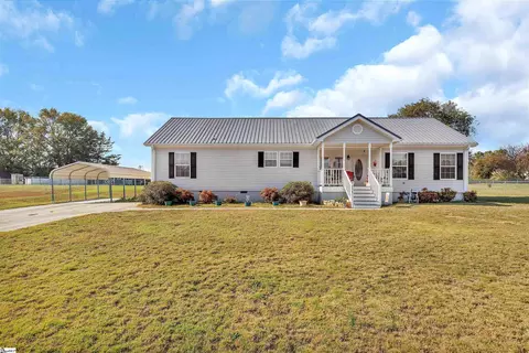 108 Chicoma Dr, Townville, SC 29689