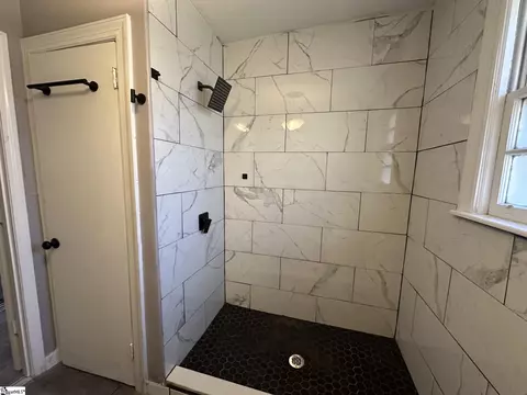 Bath - 12 U St, Honea Path, SC 29654 photo 1 of 2