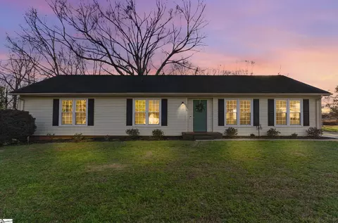 106 Governors Ct, Greer, SC 29650