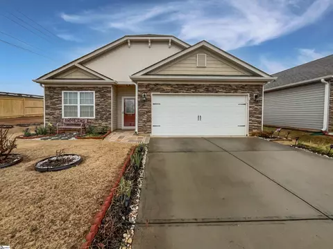 570 Townsend Place Dr, Boiling Springs, SC 29316