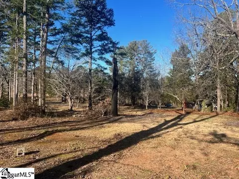 240 Red Hawk Dr, Campobello, SC 29322