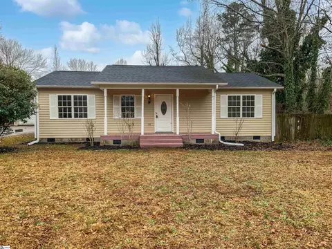 107 Stevenson Ln, Greenville, SC 29611
