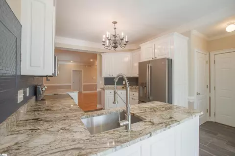 Kitchen - 114 Warren Dr, Easley, SC 29640 photo 4 of 5