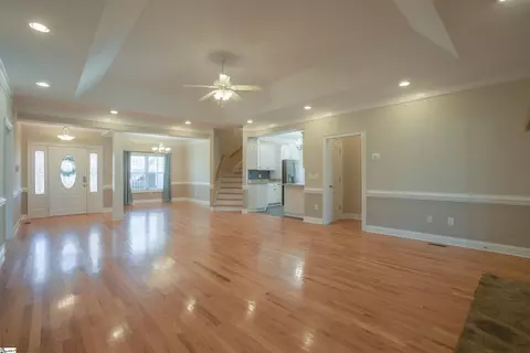 Living - 114 Warren Dr, Easley, SC 29640 photo 7 of 8