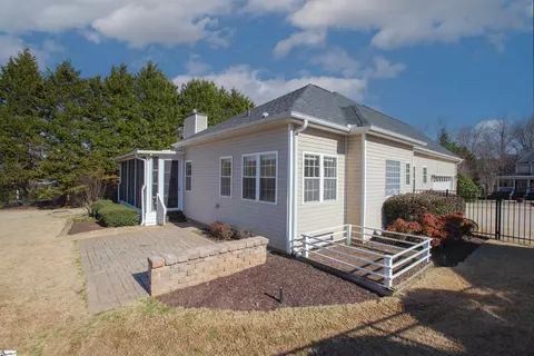 Exterior - 114 Warren Dr, Easley, SC 29640 photo 6 of 11