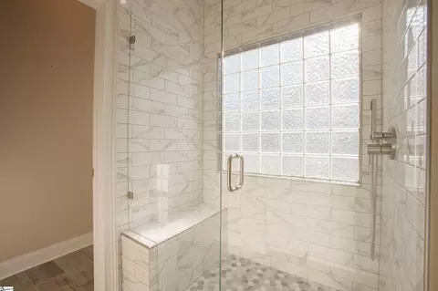 Bath - 114 Warren Dr, Easley, SC 29640 photo 2 of 5