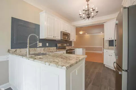 Kitchen - 114 Warren Dr, Easley, SC 29640 photo 3 of 5