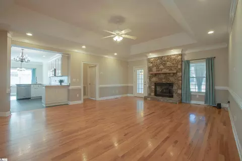 Living - 114 Warren Dr, Easley, SC 29640 photo 5 of 8