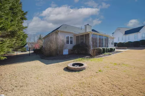 Exterior - 114 Warren Dr, Easley, SC 29640 photo 5 of 11