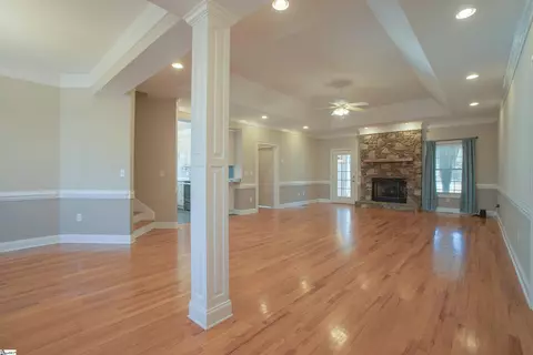 Living - 114 Warren Dr, Easley, SC 29640 photo 2 of 8