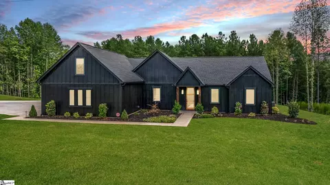239 Center Dr, Taylors, SC 29687