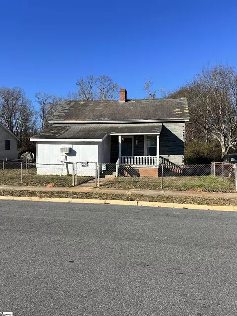 100 Beauregard St, Clinton, SC 29325