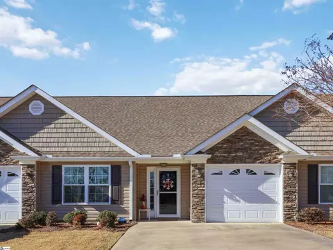 39 Eaglecrest Ct, Simpsonville, SC 29681