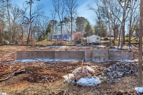Exterior - 111 Williamsburg Dr, Greer, SC 29651 photo 10 of 13
