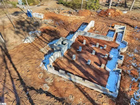 View/Area - 111 Williamsburg Dr, Greer, SC 29651 photo 8 of 9